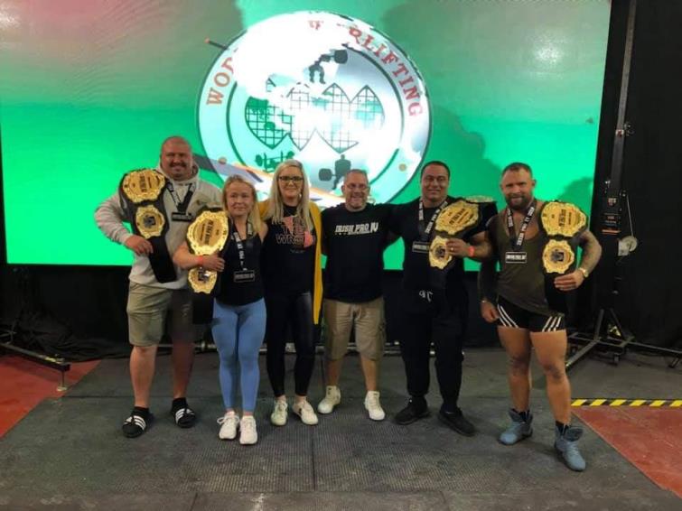 Aaton Hoskings with other Irish Pro Lifters winners
