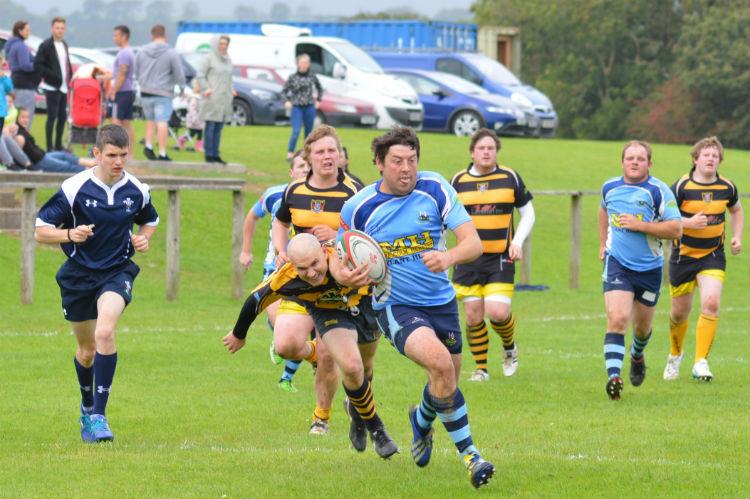 St Clears break for a try