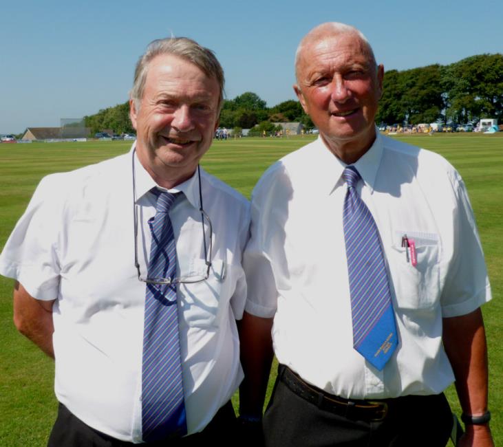 Umpires Steve Blowes and Allan Hansen