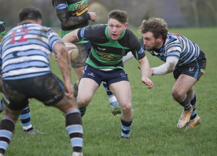 Liam Hutchingson breaks for The Otters. Picture by Elwyn Davies