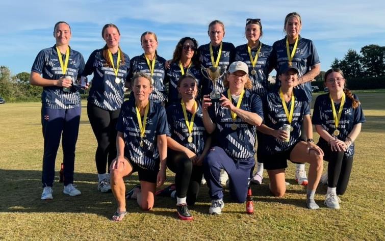 Kate (front row, first left) with her Hook Ladies team-mates