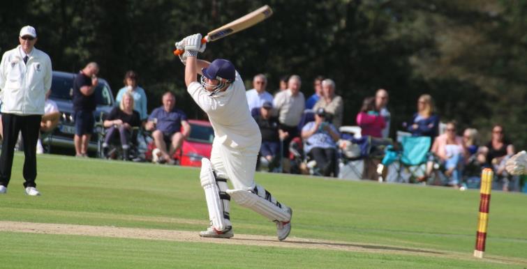 Harry in full flow at a Bowl Final
