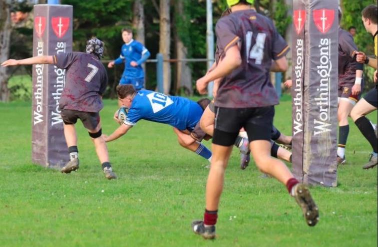 Rio diving over for a try