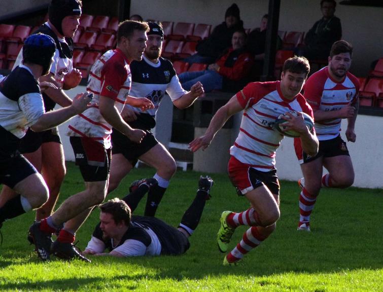 Mark Jones makes a dash for the line