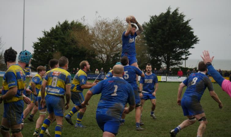 Mattie Phillips wins good lineout ball (William John)