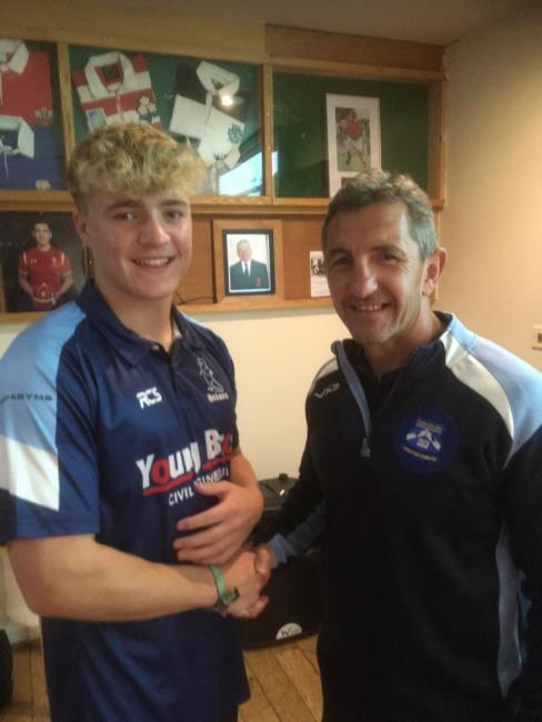 George McDonald receives his man of the match award from Robert Jones