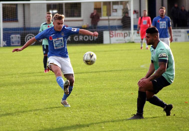 Kurtis Rees has a shot at goal for The Bluebirds