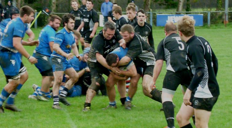 Strong defence by Tregaron