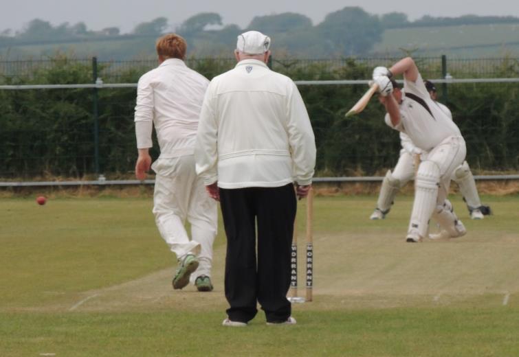 Ross Hardy cover drives for Neyland