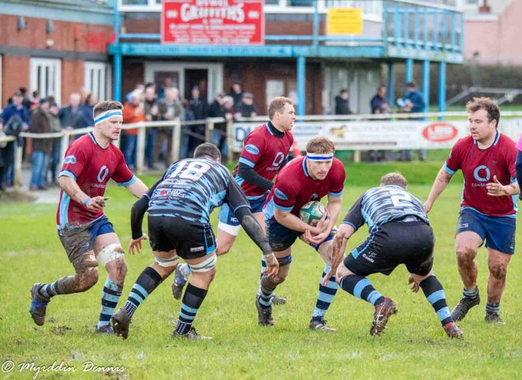 Roy Osborn ploughs through for The Otters (Myrddin Dennis)