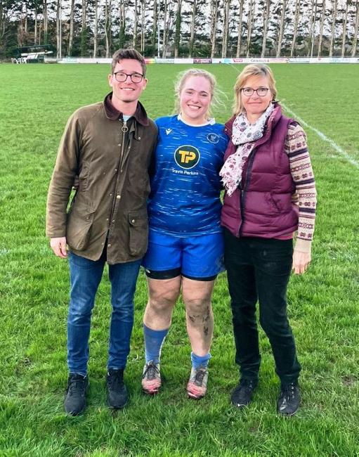 Jana with brother Johannes and mother Andrea after a match