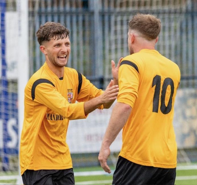  Jimmy Wilkes celebrates a goal