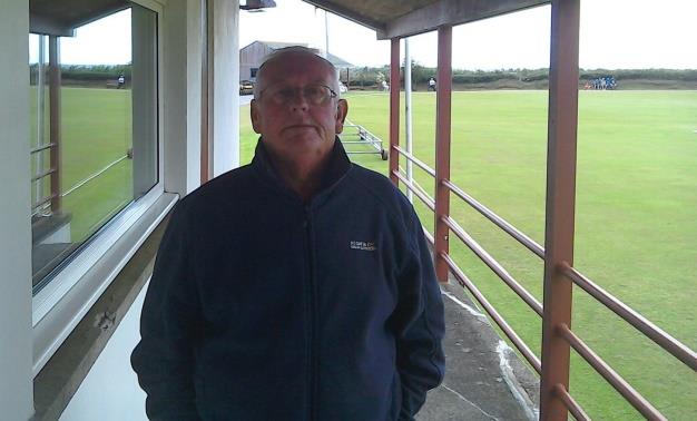 Seymour watching a Bowl Final in 2015