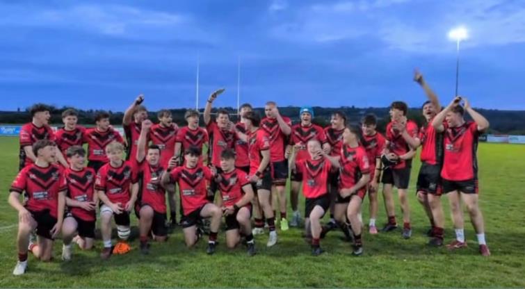 Tenby United celebrate Mike Fry Plate victory in style