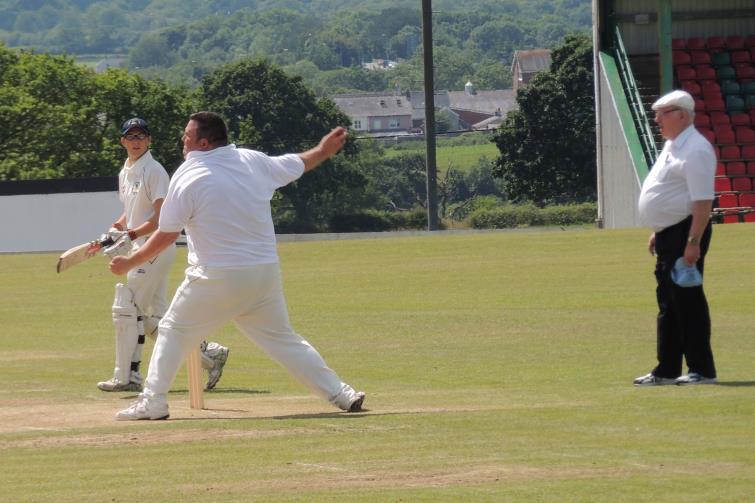 Johnny Lewis bowling