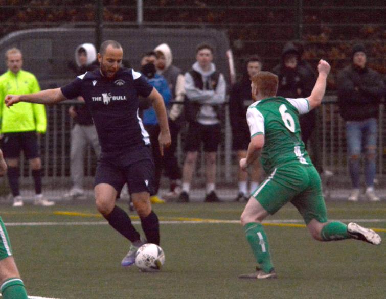 Alex Thomas - shows a neat touch for the Bridge