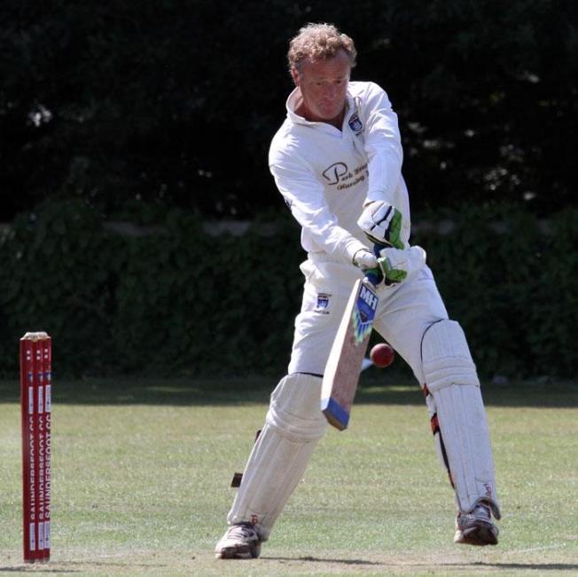 Veteran Paul Mansbridge stroked 27 not out for Saundersfoot
