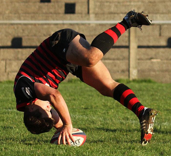 Scott James scores a try for Tenby. Picture by Susan McKehon.