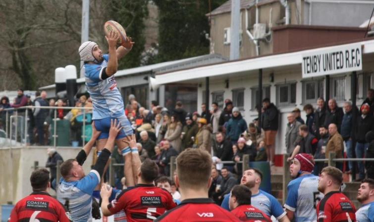 Cai wins good lineout ball