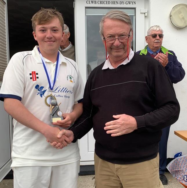 Jack Badham receives his MOM trophy from Steve Blowes