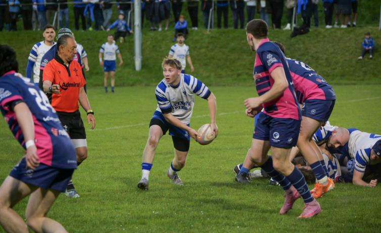 The Blues sets their  backs in motion. Picture William John