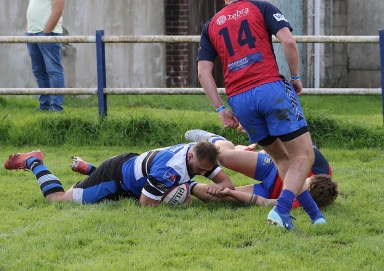 Sion Colella scores a vital try for The Seagulls