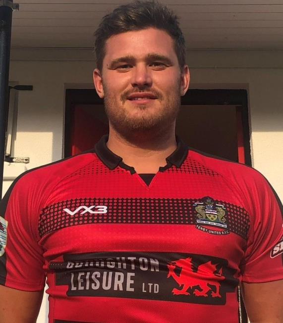 Luke Dedman - try for Tenby skipper