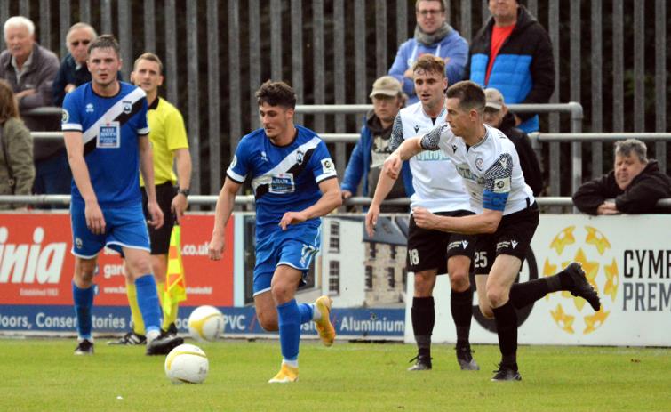 Chris Venables tracks down Mason Jones-Thomas