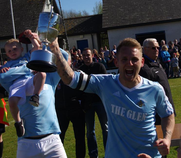 Wizards skipper Chris Ormond holds cup aloft