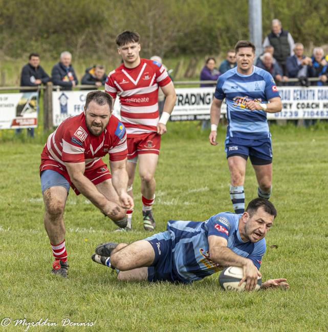 Lewys Gibby grabs a vital try for Narberth