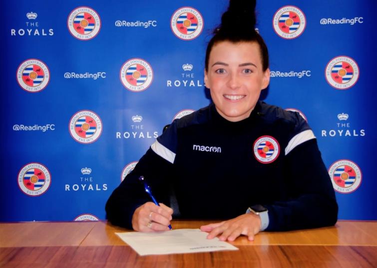 Angharad James signs for Reading
