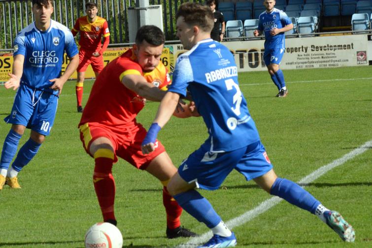 Rhys Abbruzzese comes up against the stern Baglan Dragons defense