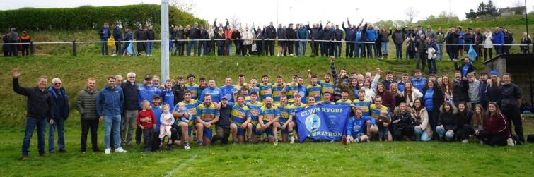 Wide-angle photograph from Rhys Hafod of the squad, coaches, officers and large group of supporters who cheered them on.