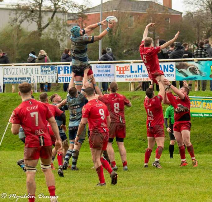 Alex Jenkins takes lineout possession