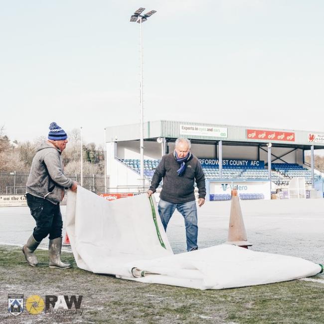 Covers taken off as game is postponed at Ogi Bridge Meadow Stadium. Picture Matthew Kelly of Rawphotography