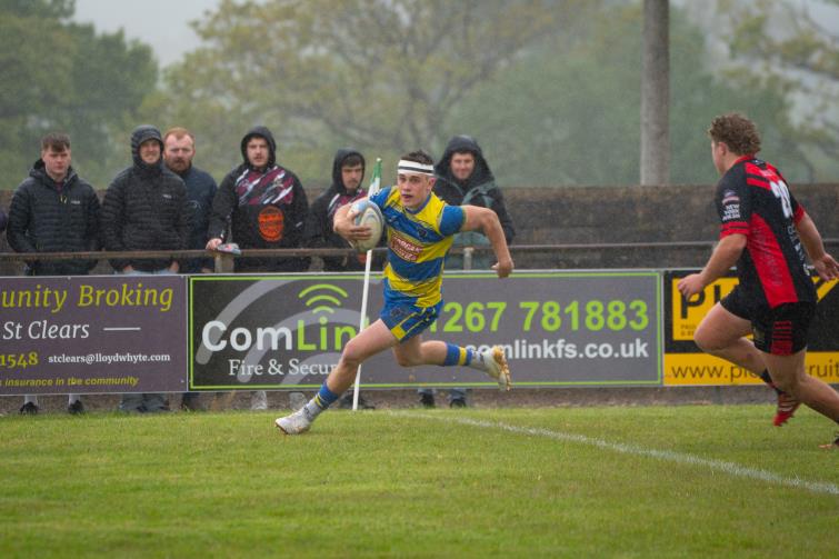 Gethin Jenkins stretches over for a try for Aberaeron