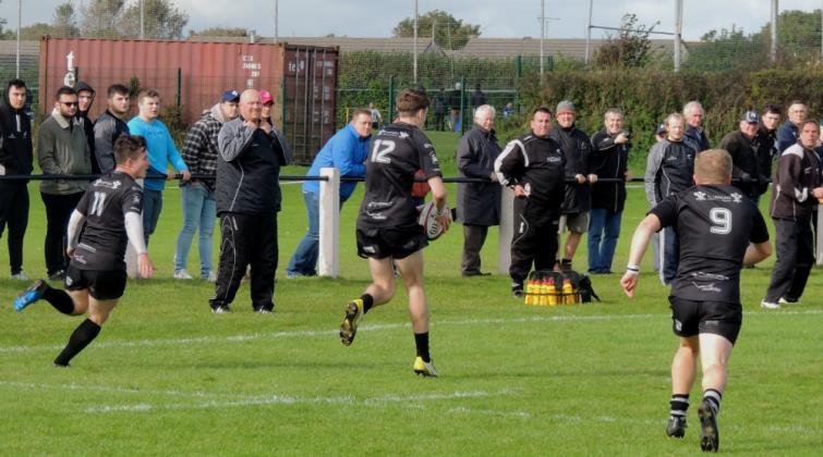 George Williams sets up the first Neyland try
