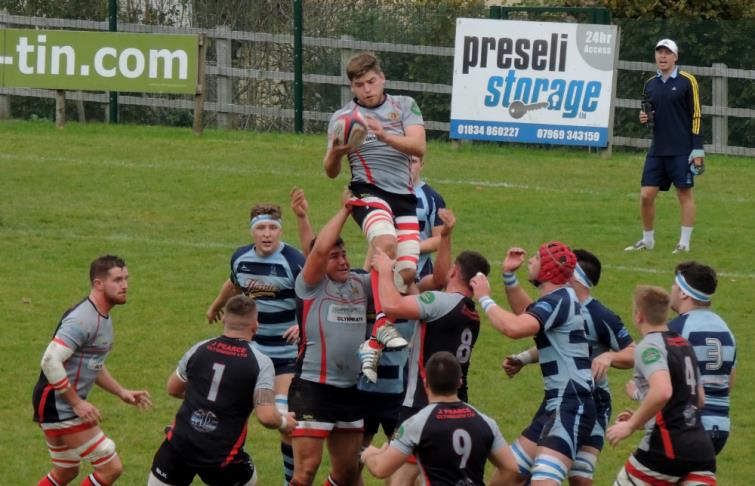 Glynneath control this lineout