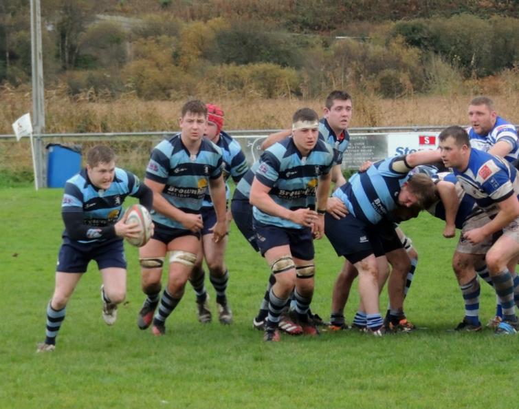 Gruff Jones snipes away to set up try