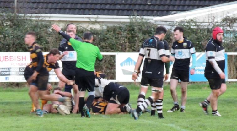 Dan Murphy scores a try for St Davids