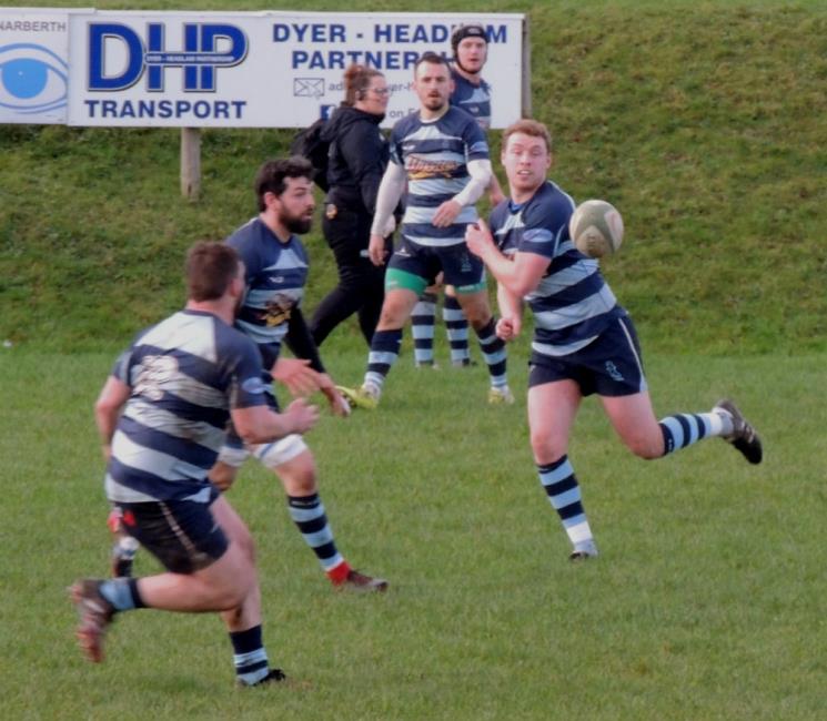 Jonathan Rogers spins the ball wide for the Otters