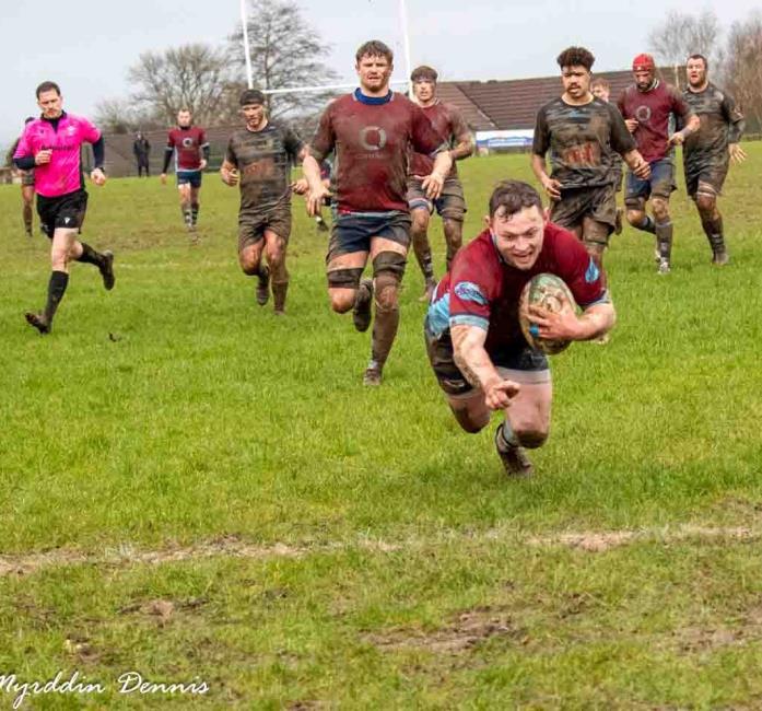 Dean James scores a cracking try for Narberth (Myrddyn Dennis)