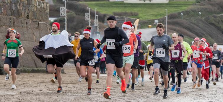 Eventual winner Max Curtis-Jones (No.141) gets a quick start. Picture Dazs Photography