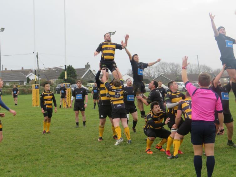 Lineout action from St Davids v Neyland