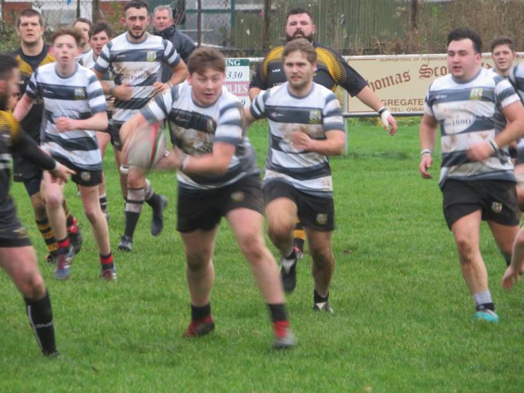 Quins spread the ball wide