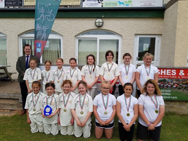 ​South county winners Tavernspite CP School and runners-up Stepaside CP School, with Valeros Public Affairs Manager Stephen Thornton
