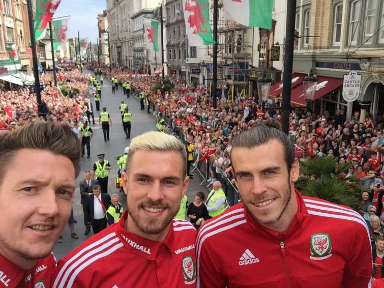 Chris Gunter, Aaron Ramsey and Gareth Bale take a selfie