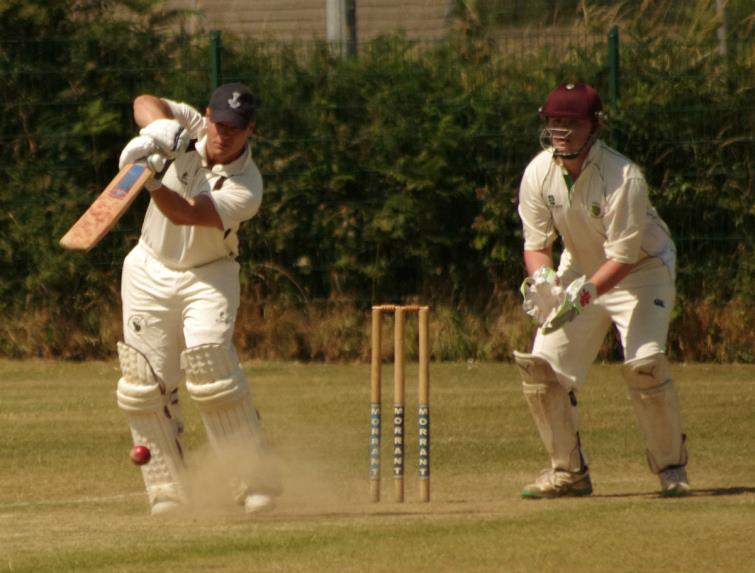 Henry Durrant scored 34 in Neylands win