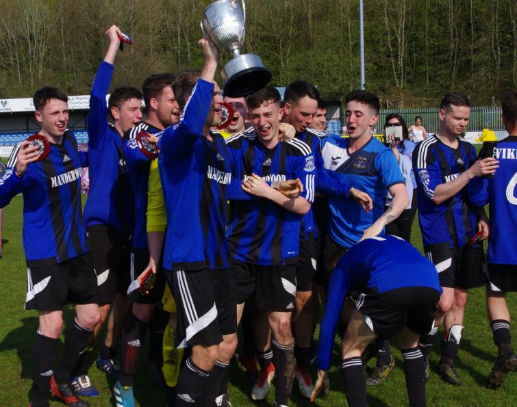 2018 Senior Cup winners Hakin United celebrate