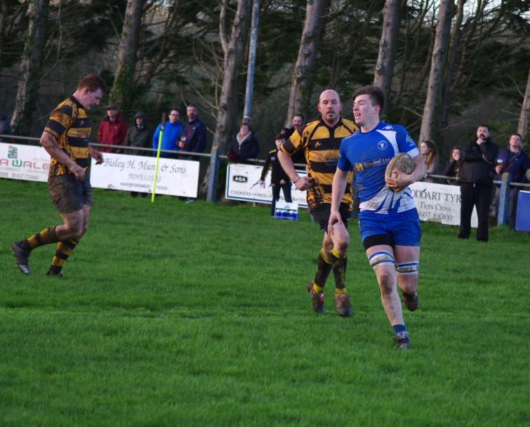 No 8 Kyle Williams canters over for Blues first try